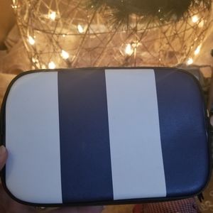 Gap cross purse